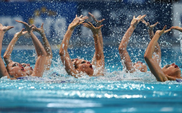 2669818 31.07.2015 Спортсменки сборной России выступают с произвольной программой в финале соревнований по синхронному плаванию на XVI чемпионате мира по водным видам спорта в Казани. Александр Вильф/РИА Новости