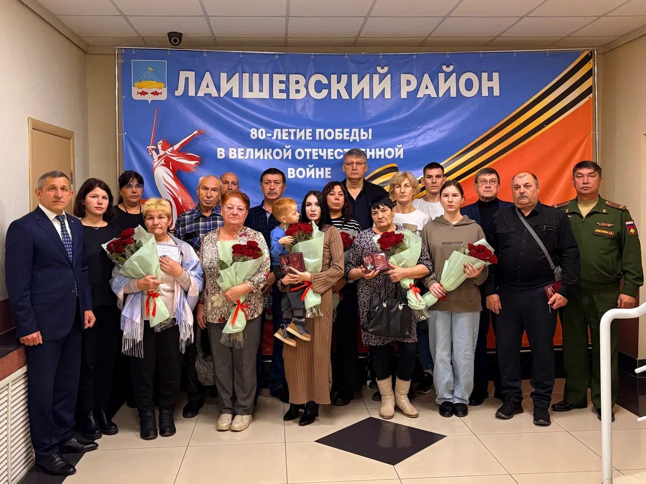 В Лаишевском районе семьям героев СВО вручили государственные награды