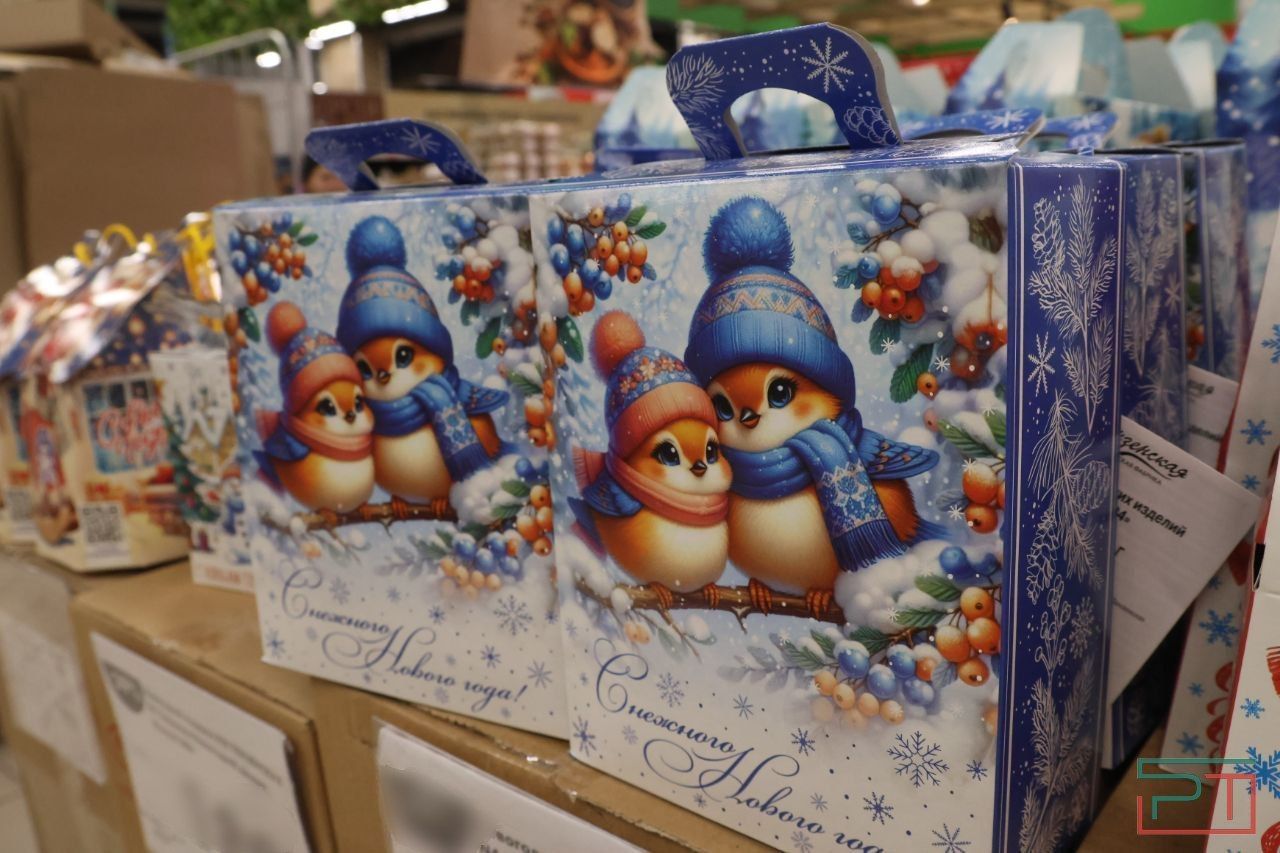 Миллионы на конфеты: что положат в новогодние подарки детям в Татарстане