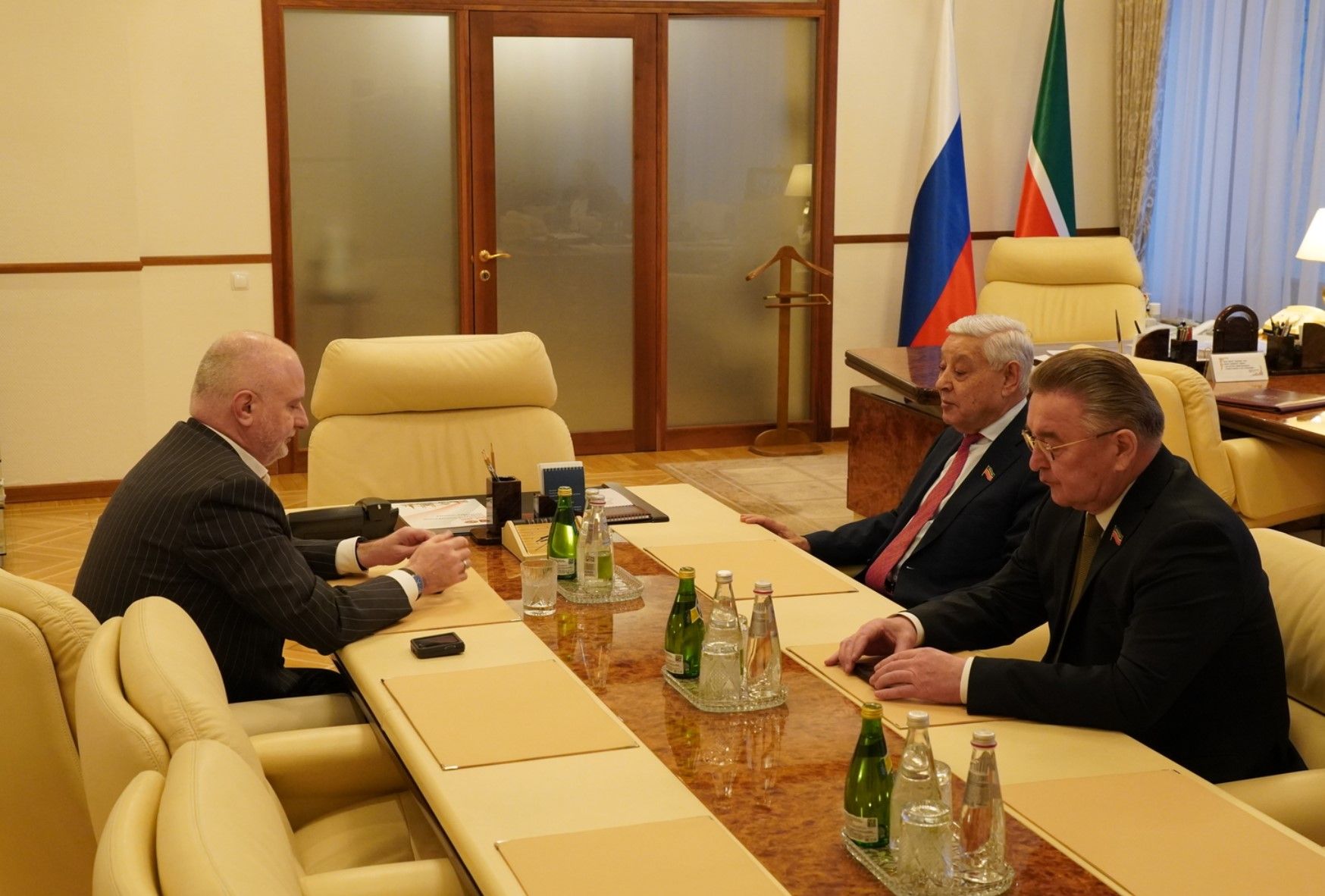 Мухаметшин и сенатор Клишас обсудили новации в сфере местного самоуправления