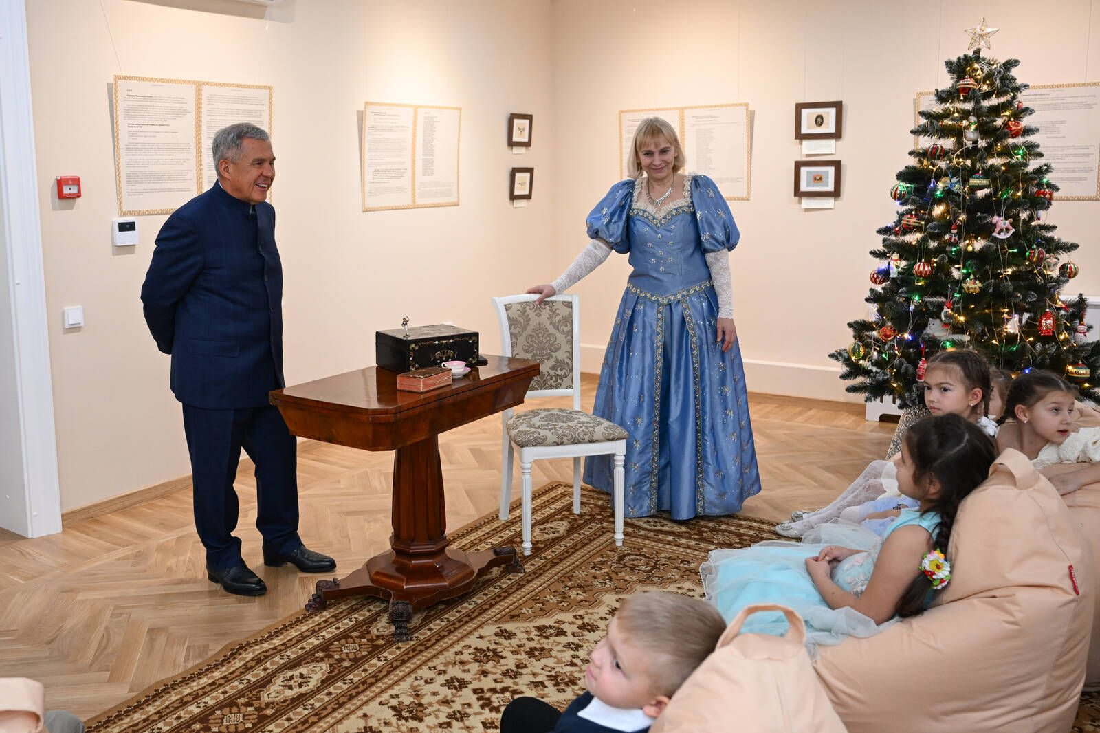 Минниханов ознакомился с реставрационными работами в музее Евгения Боратынского