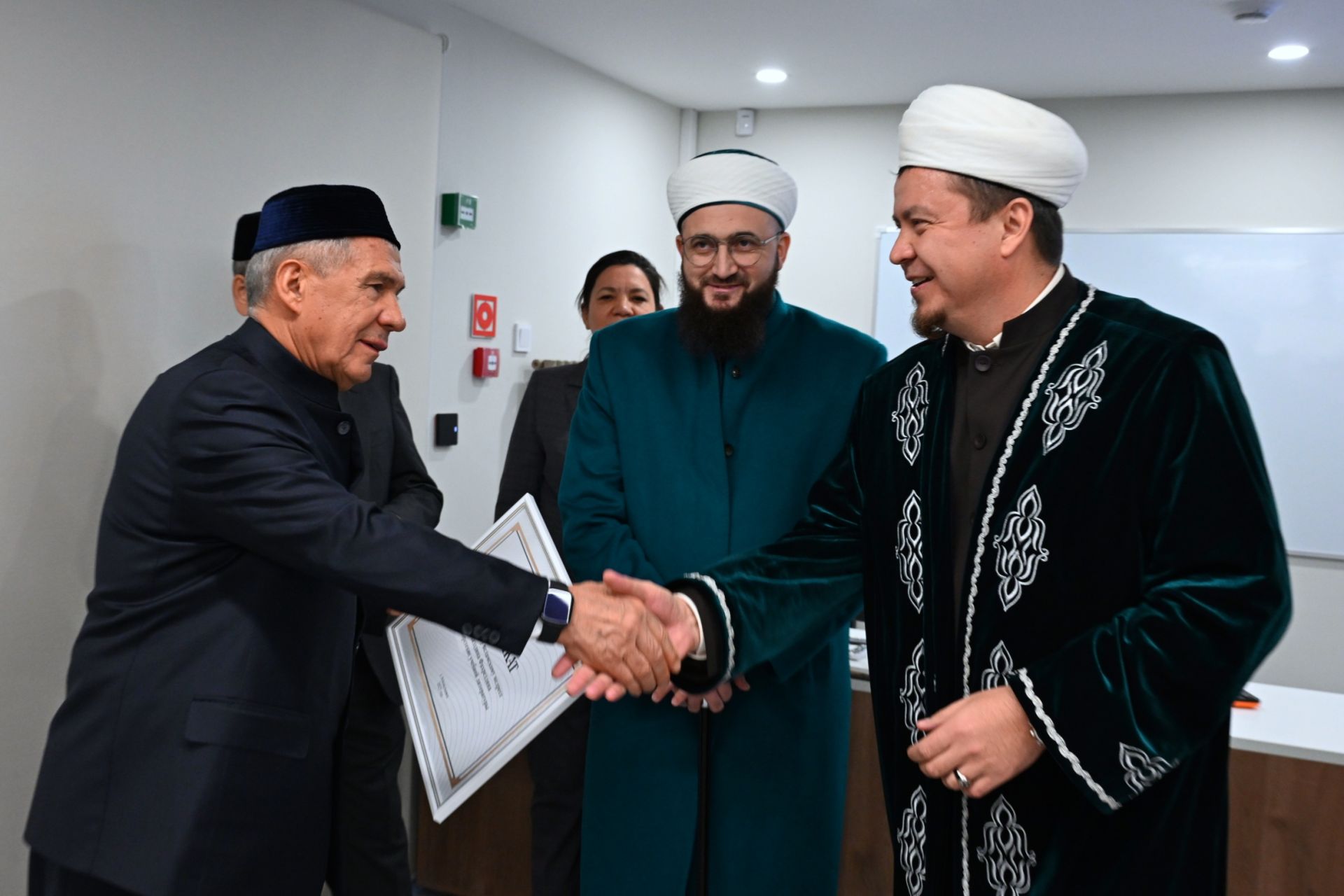 Минниханов оценил реконструкцию исламского медресе имени Фахреддина в Альметьевске