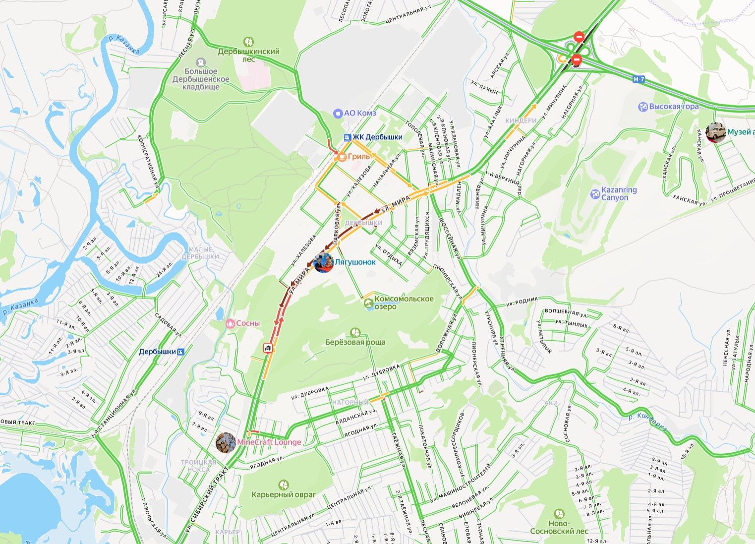 Авария парализовала движение на улице Мира в Казани