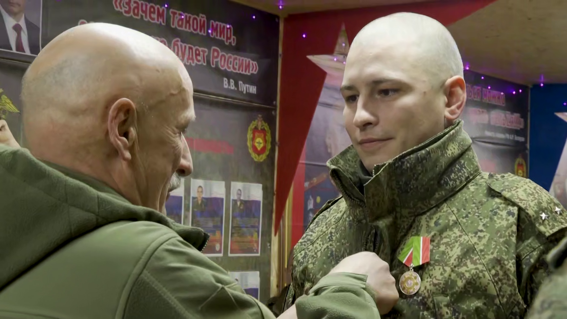 В зоне СВО прошло награждение бойцов из Татарстана республиканскими наградами