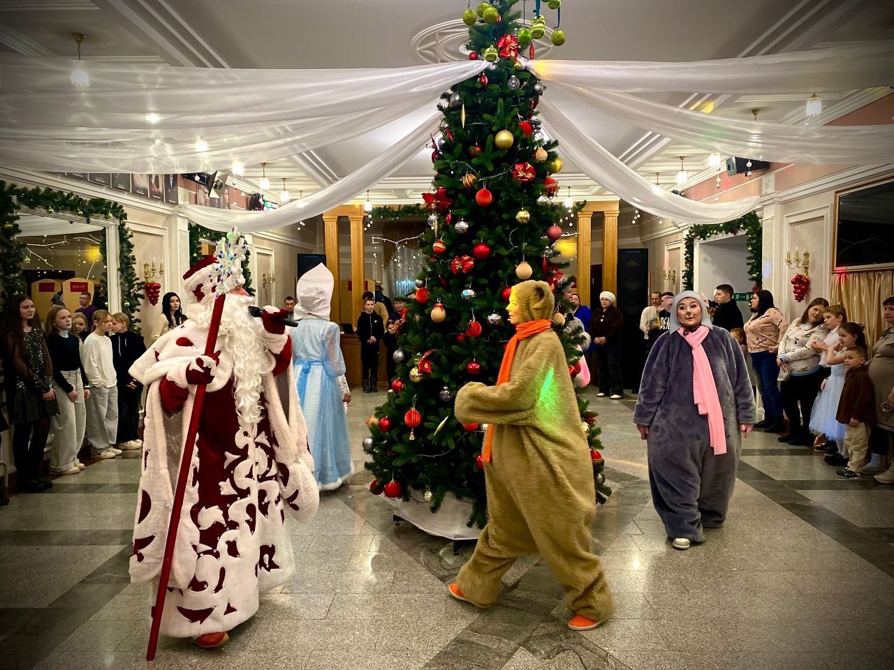 В Бугульме прошел показ спектакля для семей участников СВО