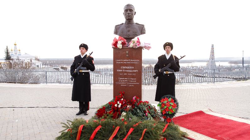 Бюст Героя России Олега Сорокина открыли в Мамадыше