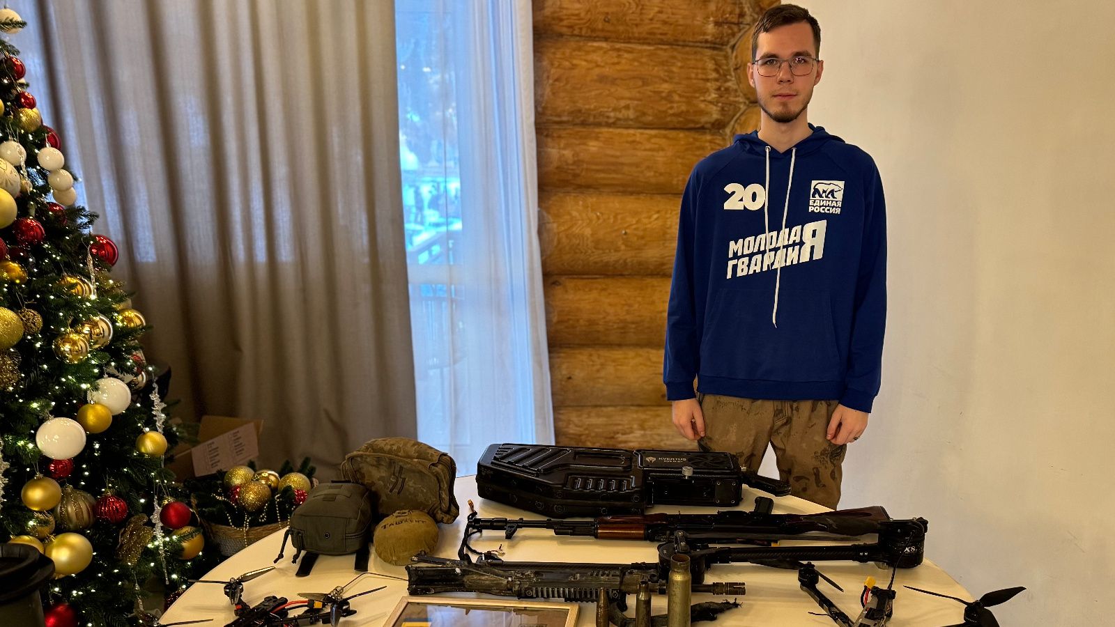 Детям участников СВО из Казани показали музей экспонатов с передовой