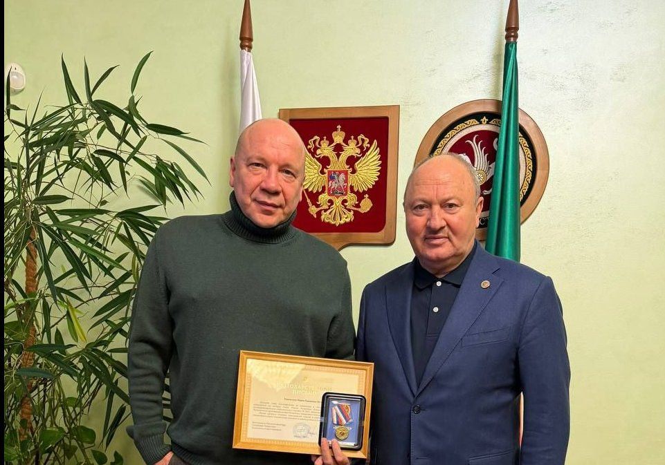 Полпред Татарстана наградил руководителя пекарни за поддержку бойцов СВО