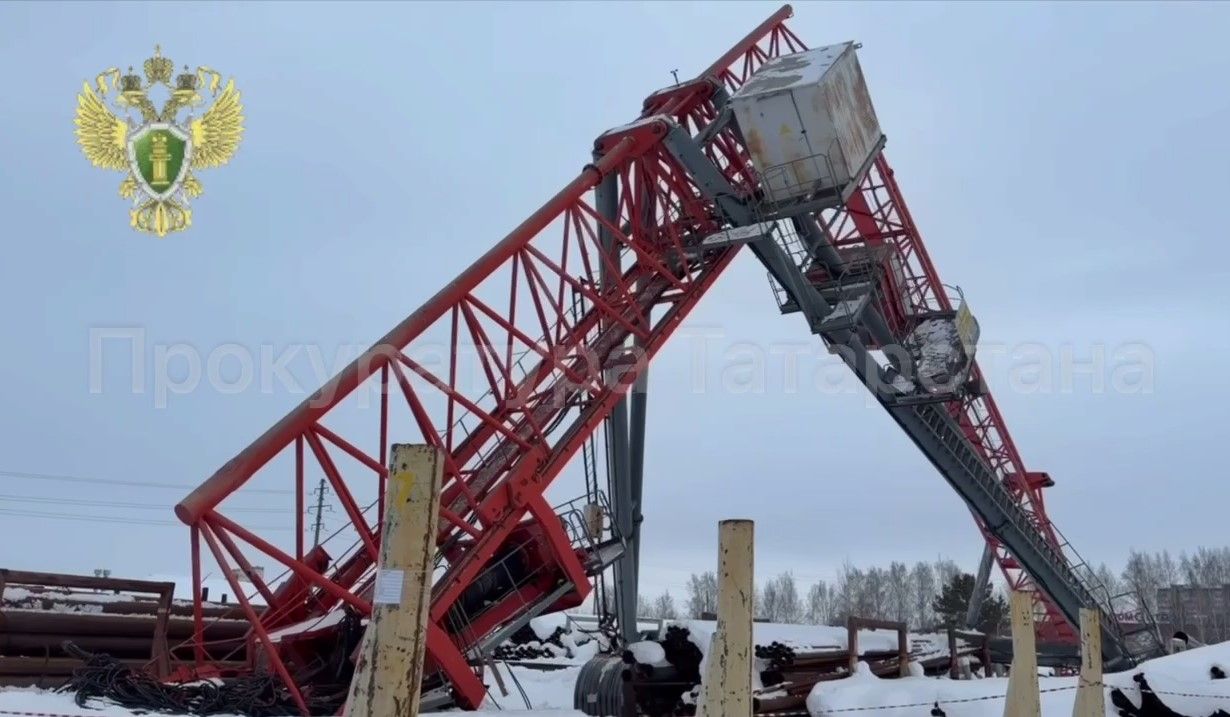 В Бугульме обрушился башенный кран —  женщина-крановщик получила травмы