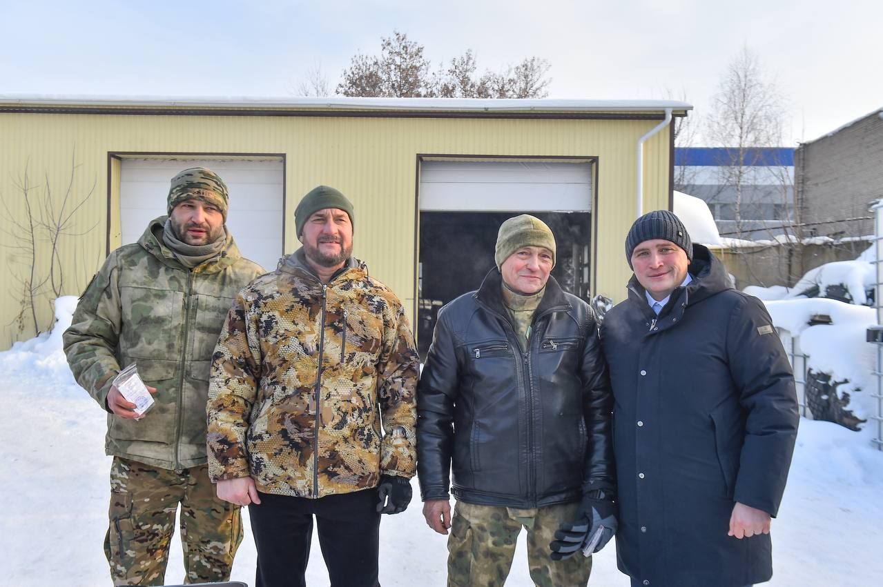 Две фуры и «Газели» с 45 тоннами грузов отправились из Нижнекамска в зону СВО