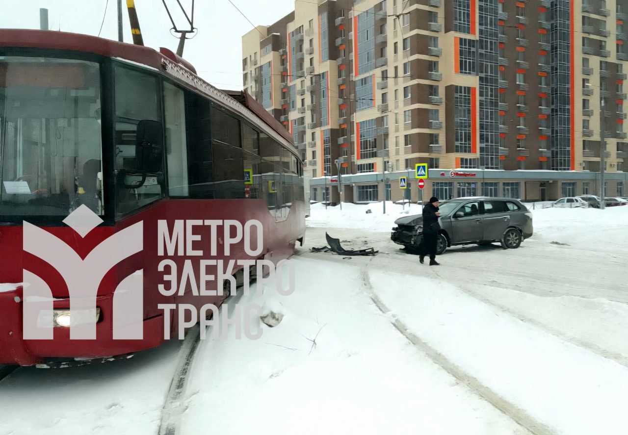 В Казани из-за ДТП с трамваем встали маршруты №1 и 6