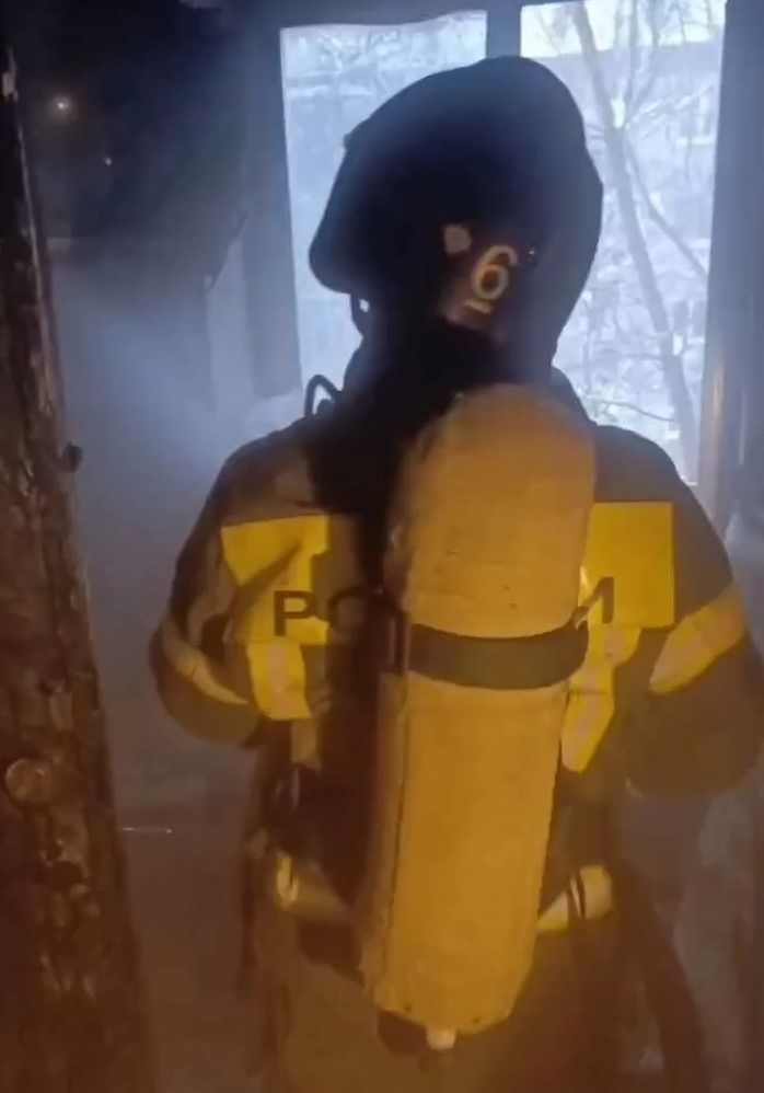 ‎На пожаре в Казани спасен мужчина  ‎