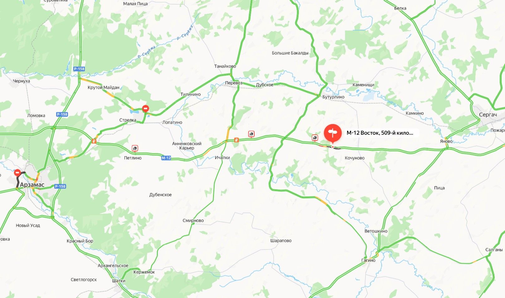 Опрокинувшаяся фура перекрыла движение по трассе М-12 в сторону Казани