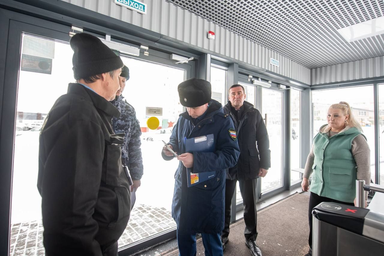 В Нижнекамске продолжаются проверки безопасности в школах после нападения в лицее №37