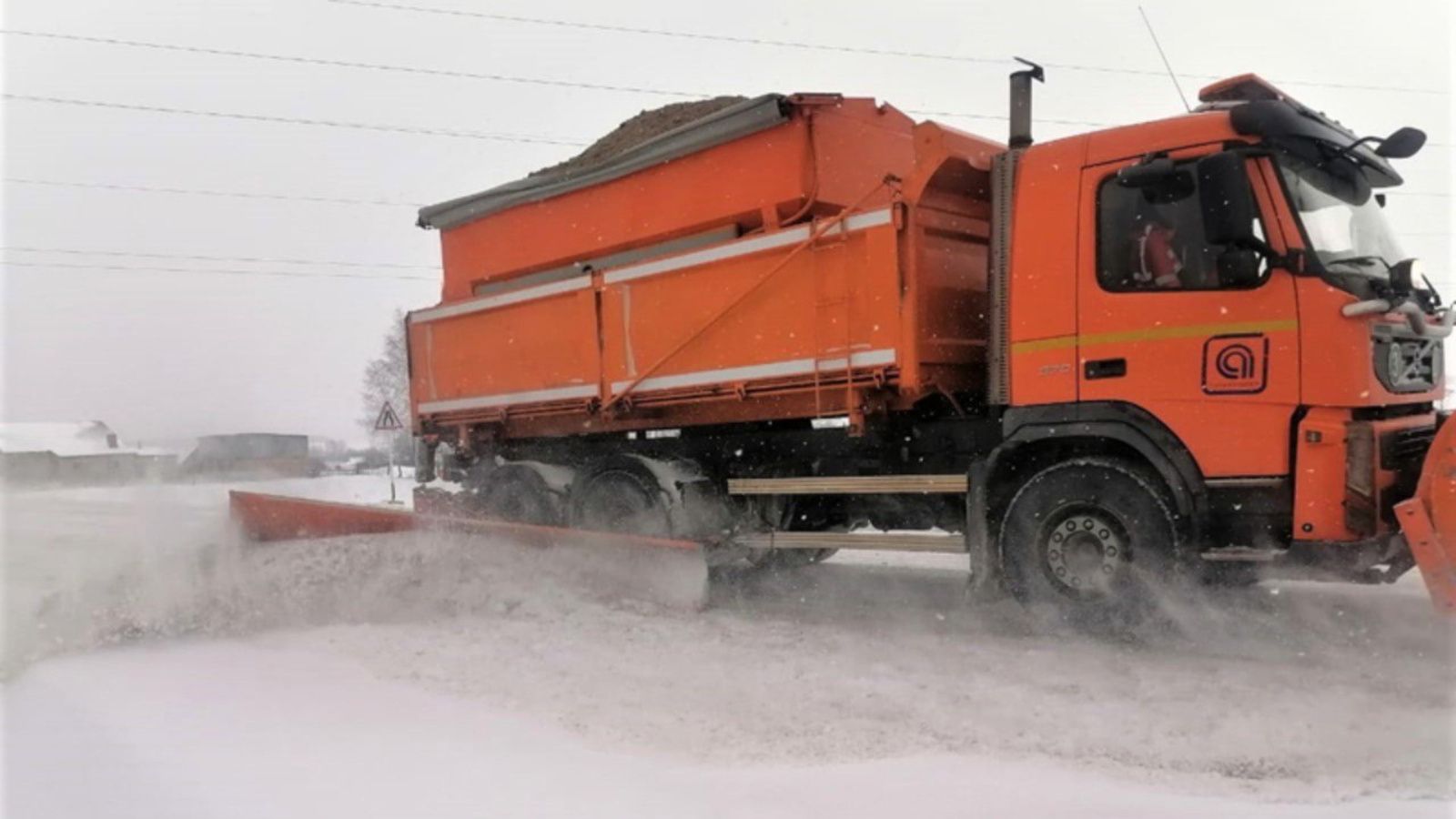 На региональных дорогах Татарстана работают 357 единиц снегоуборочной техники