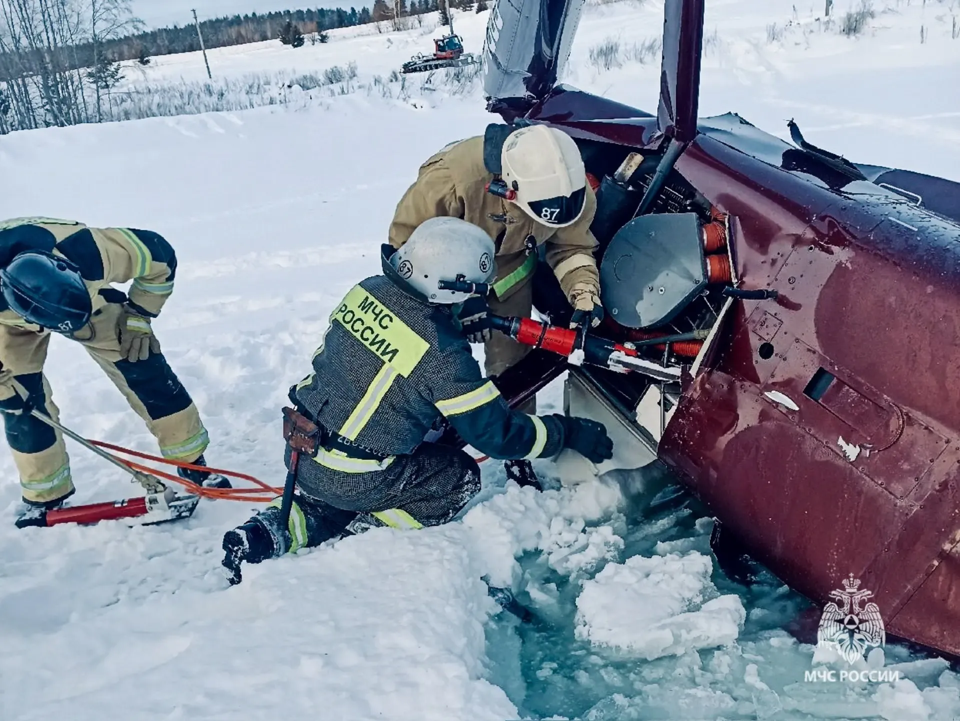 При крушении частного вертолета в Пермском крае погибли двое человек