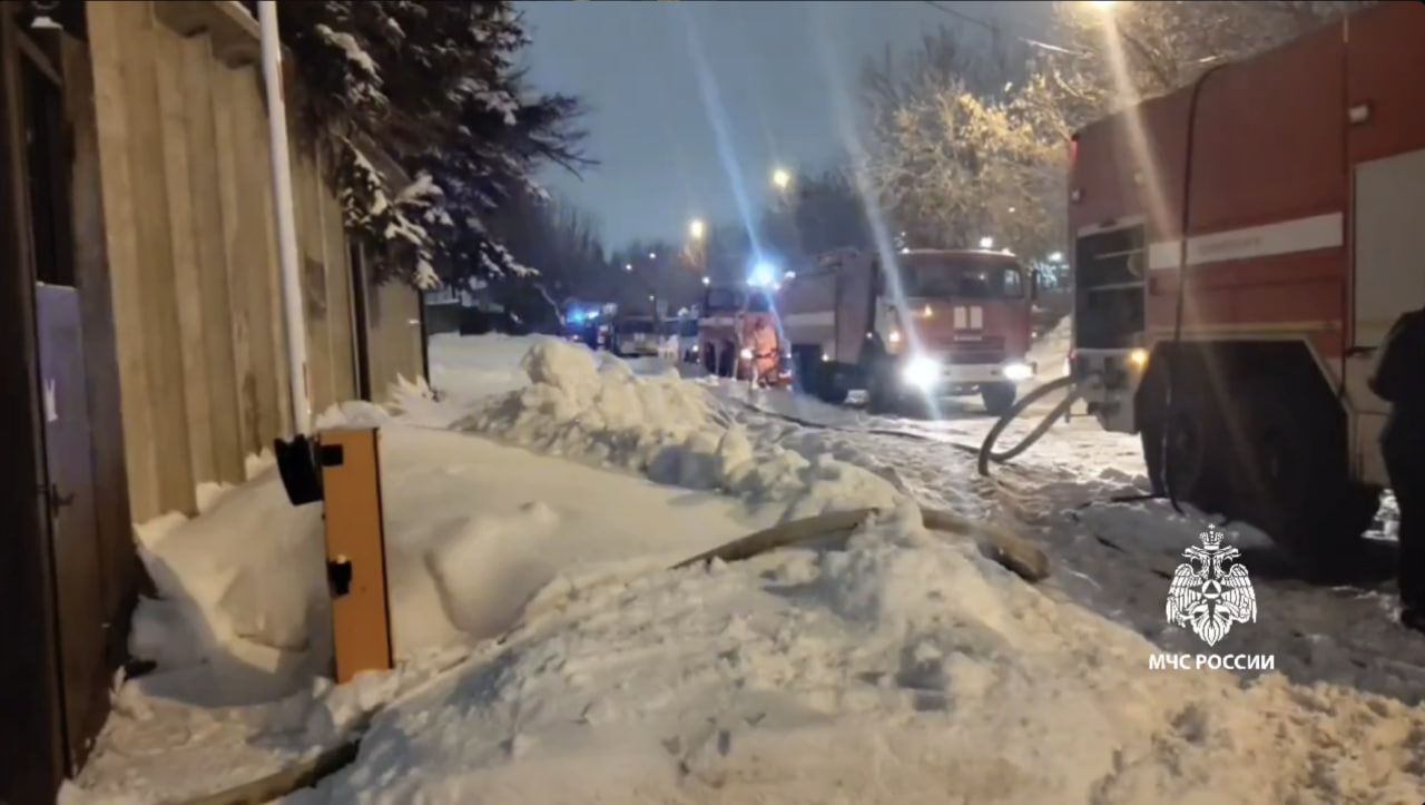 В Казани ликвидирован пожар на складе на ул.Тэцевской