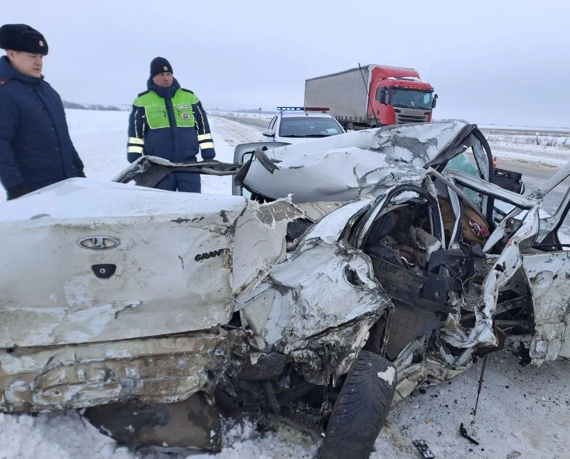 На трассе Казань-Ульяновск «Лада» вылетела на встречку — два человека погибли