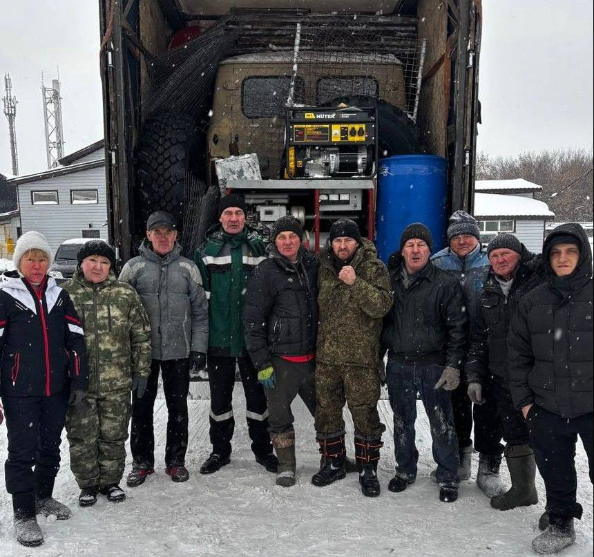 Нижнекамские активисты отправили УАЗ и посылки бойцам СВО