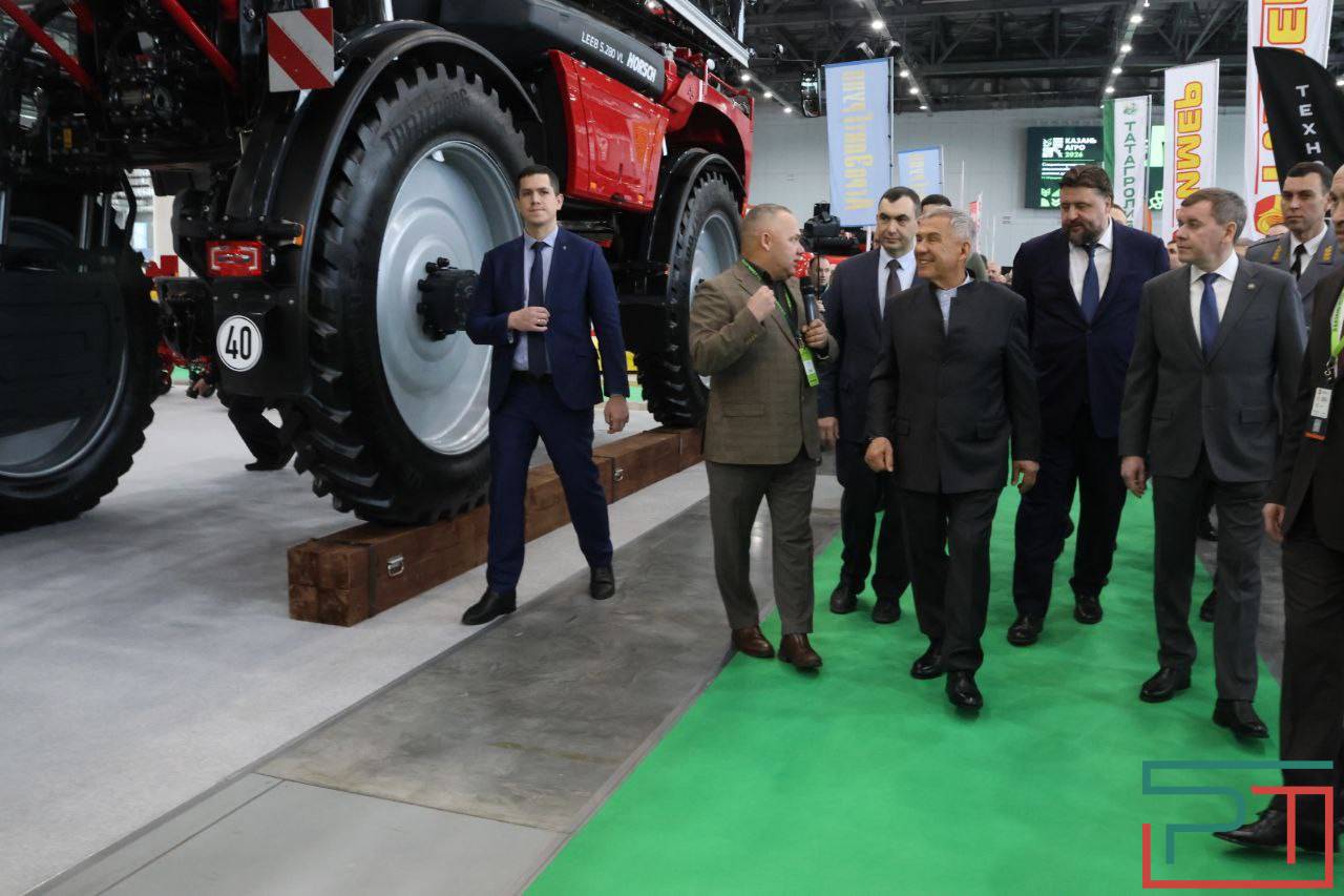 Минниханов ознакомился с экспонатами сельскохозяйственной выставки «Казань Агро – 2026»
