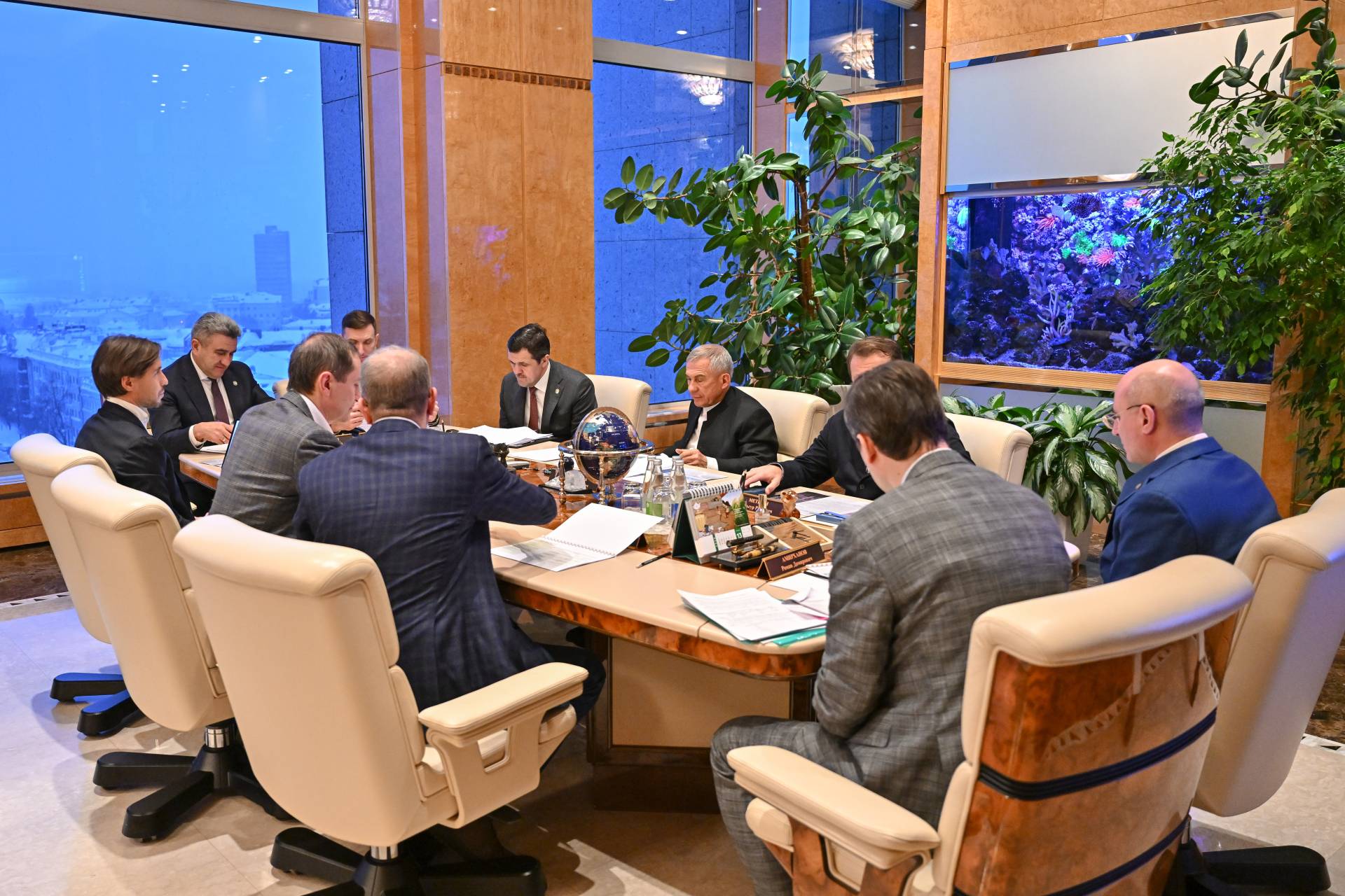 Обучение нейросети татарскому языку: Минниханов и топ-менеджер Сбера обсудили сотрудничество