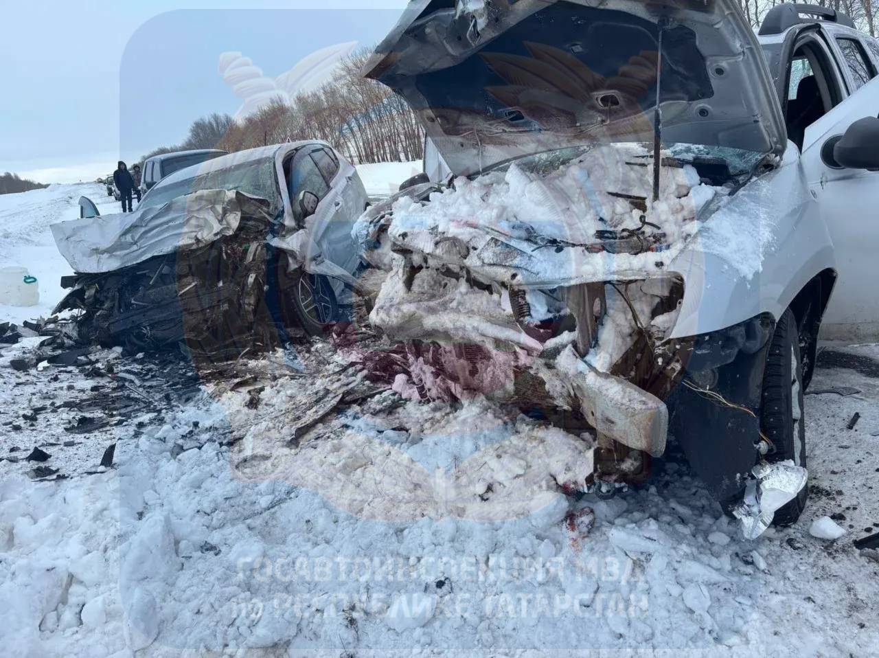 В Актанышском районе лоб в лоб столкнулись Renault и Hyundai - один человек погиб