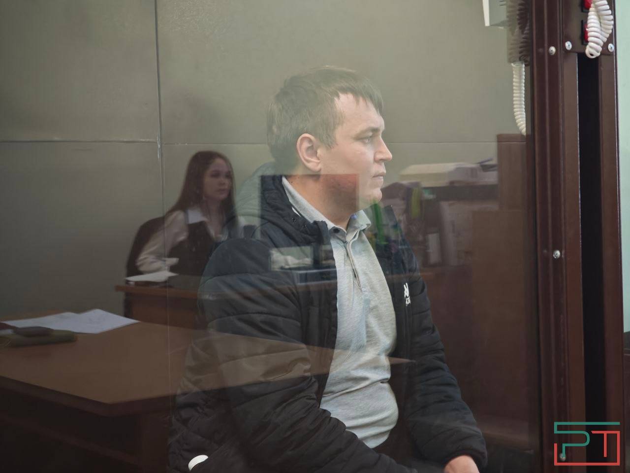 Таксиста, сбившего 11 человек на остановке в Казани, выпустили из СИЗО