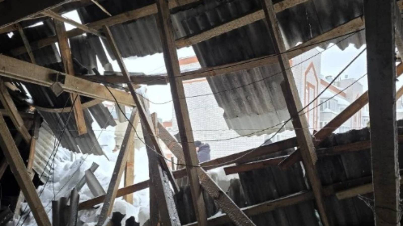 Против директора УК в Казани возбудят дело после обрушения крыши на ул.Гвардейской