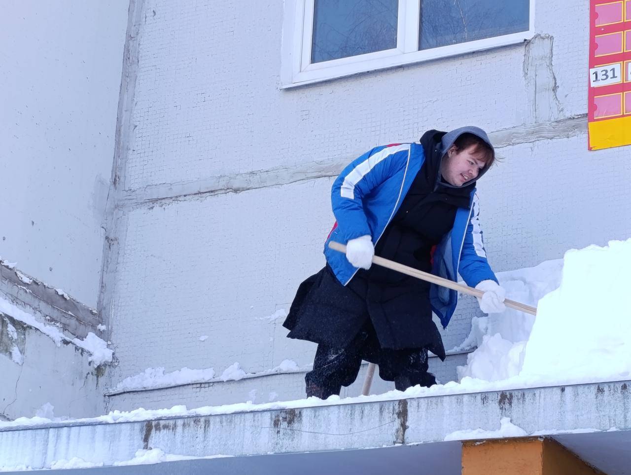 Студотряды Татарстана очистили 10 тонн снега на улице Фучика в Казани