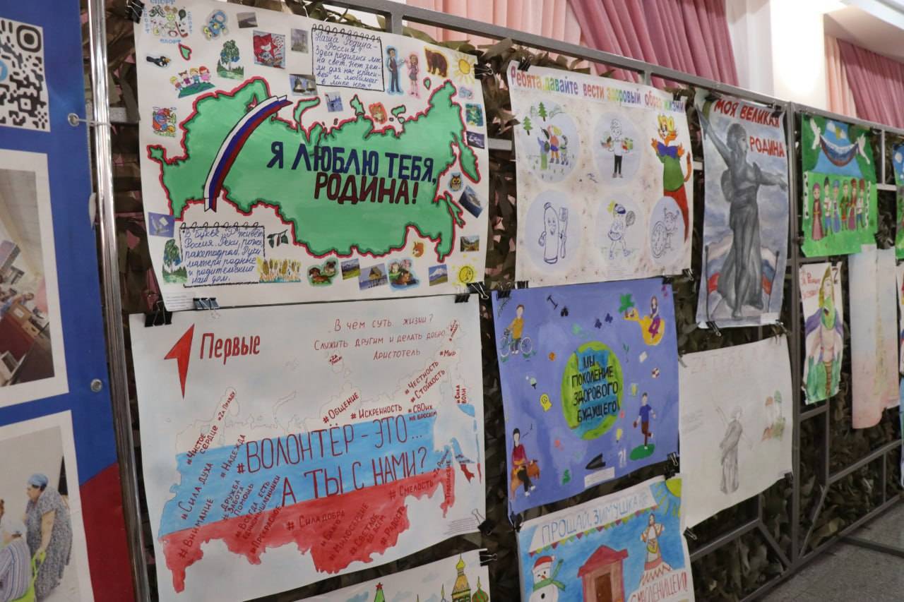 60 рисунков детей о величии России: комбат Артист провел конкурс для школьников Татарстана