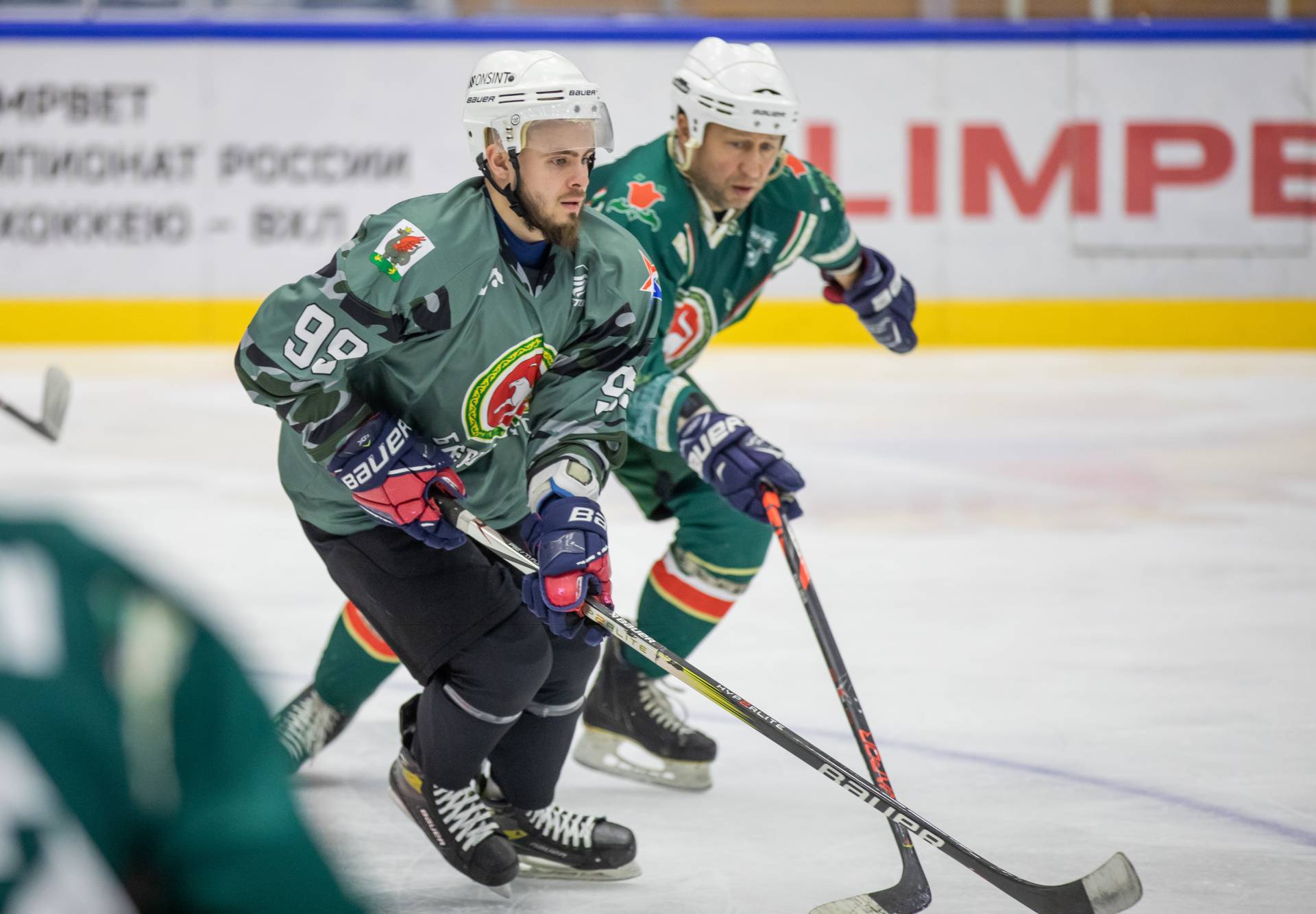 В Казани прошел благотворительный гала-матч с участием хоккеистов и ветеранов СВО