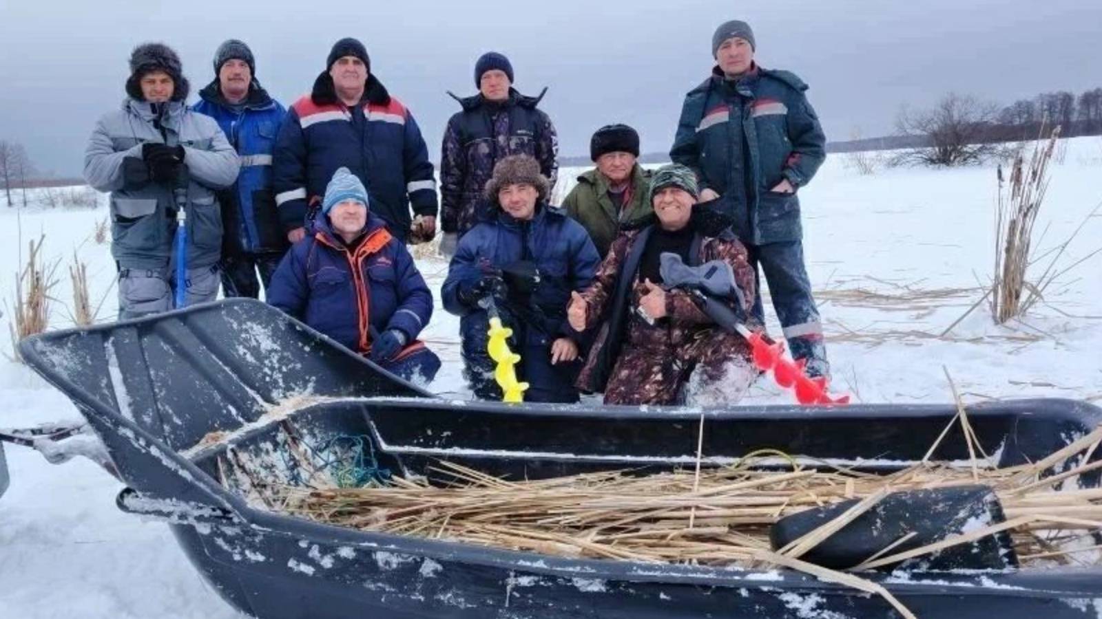 «Кислородная маска для рыб»: на водоемах трех районов Татарстана пробурили более 700 лунок