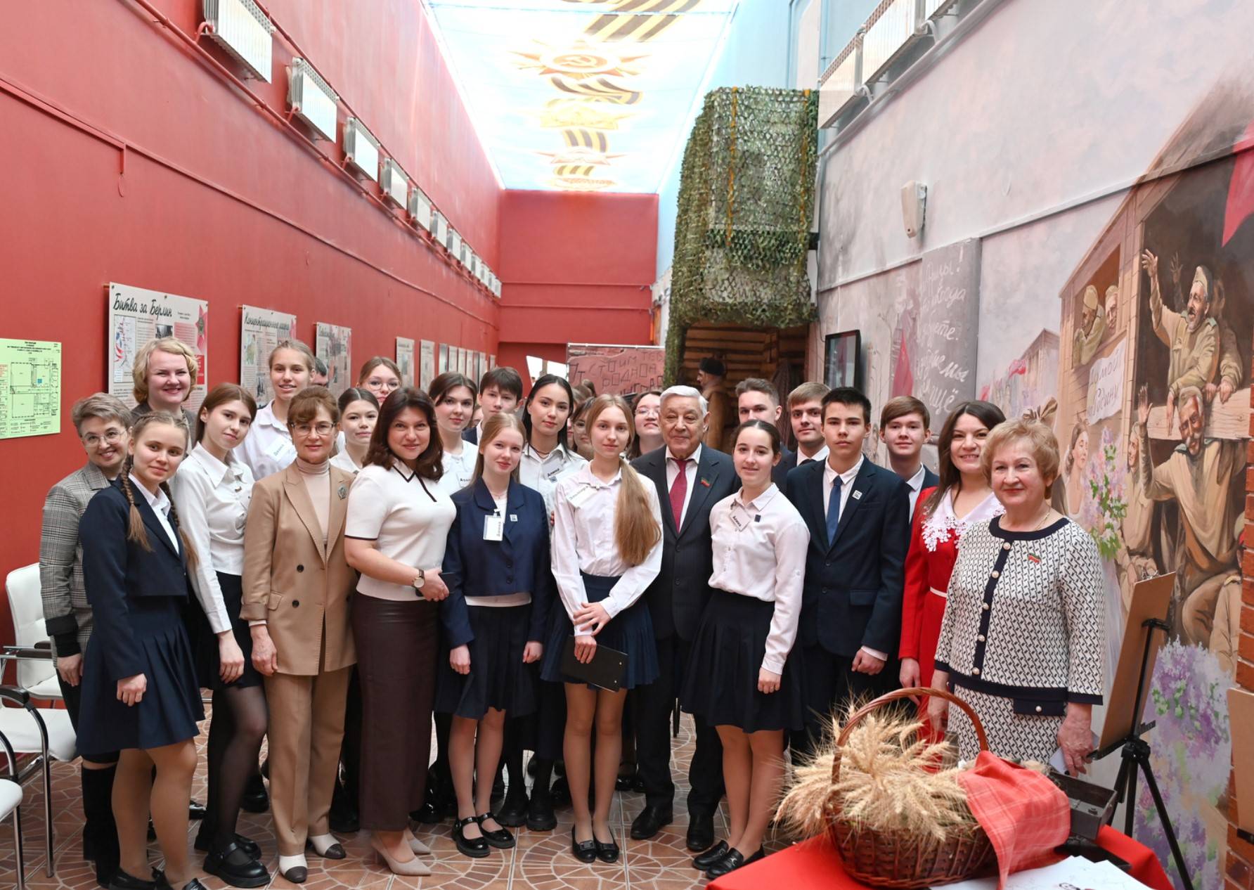 В Казани прошел парламентский урок «Трудом и ратным подвигом Отечество мы славим!»