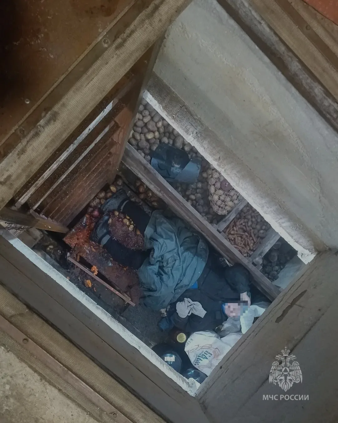 В Ютазинском районе спасли пожилую женщину, провалившуюся в погреб