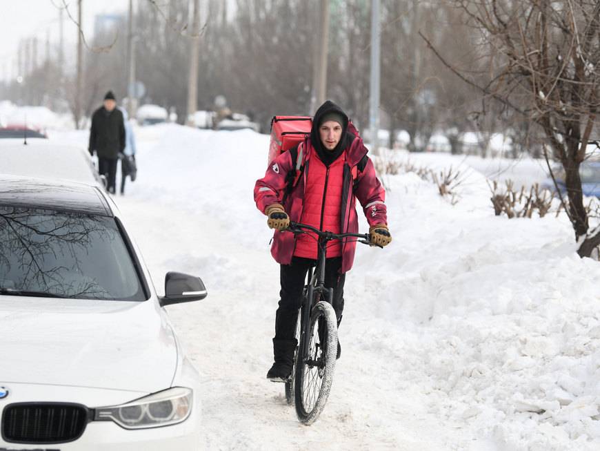 Власти Казани разрабатывают правила езды для курьеров на электросамокатах
