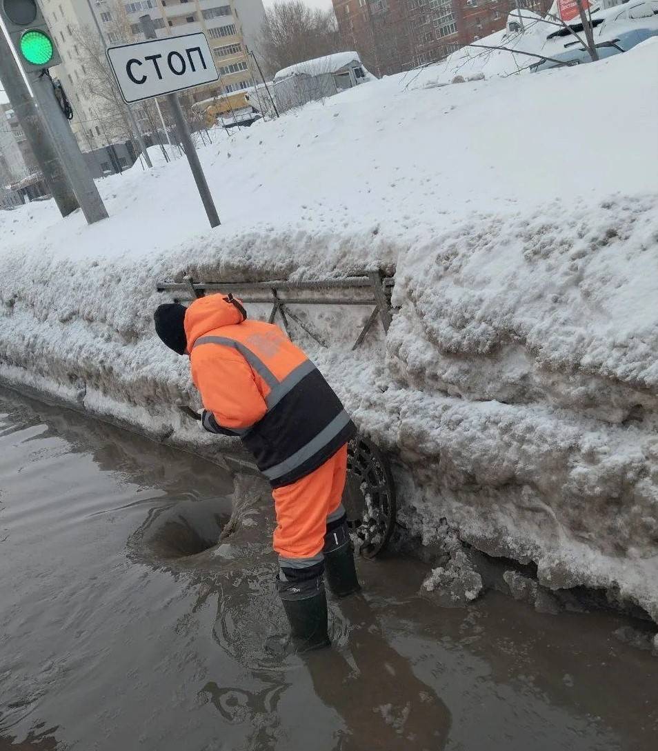«Водоканал» назвал виновника сегодняшнего потопа на Амирхана в Казани