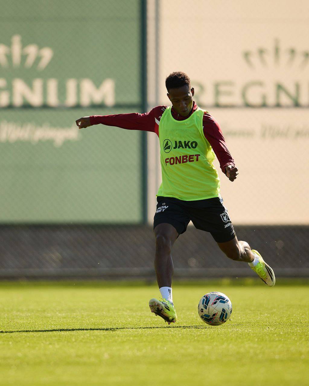 Футболисты «Рубина» готовятся к матчу с клубом «Женис» – фото