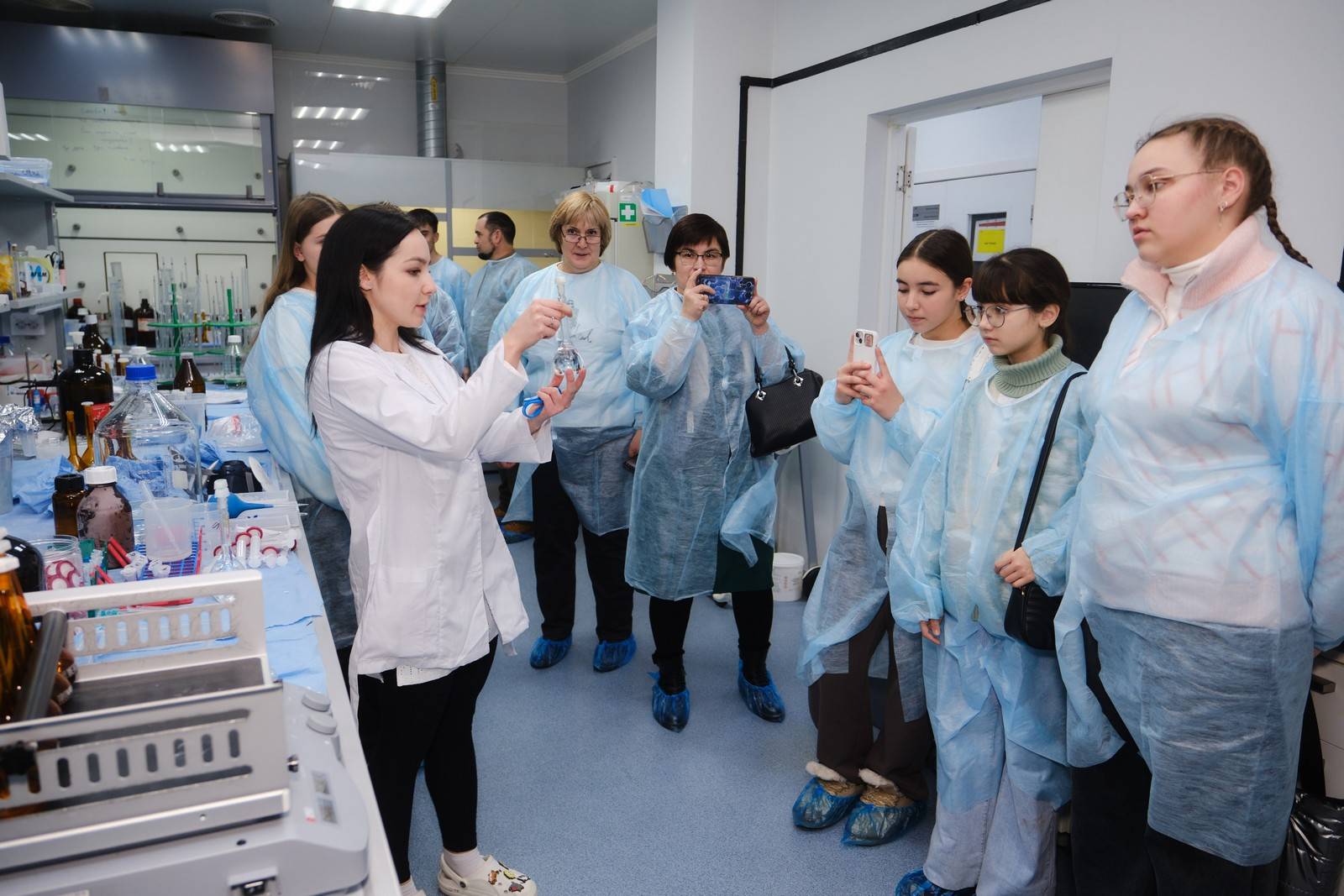 60 экскурсий на 16 предприятий: для школьников Татарстана завершился первый сезон проекта «Выбираю будущее»