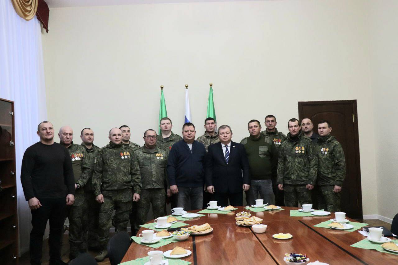 Глава Нурлатского района встретился с бойцами СВО