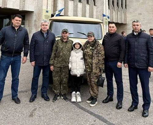 УАЗ с гуманитарными грузами отправился из Челнов в зону СВО