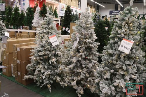Сколько стоят искусственные елки в магазинах Казани?