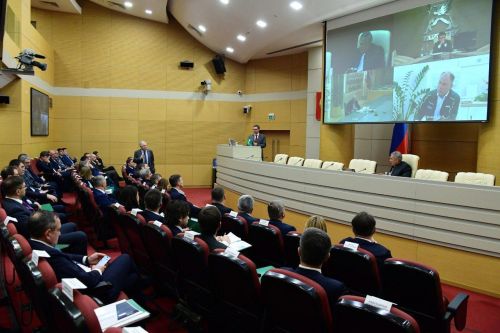 Минниханову представили проекты по развитию нефтехимии