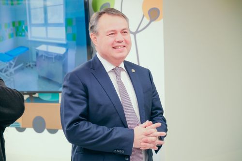 Диагнозы от нейросетей, дефицит врачей и 32 пересаженных сердца: глава Минздрава РТ – об итогах года