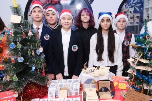 30 школьных бизнес-команд собрала благотворительная ярмарка в Казани