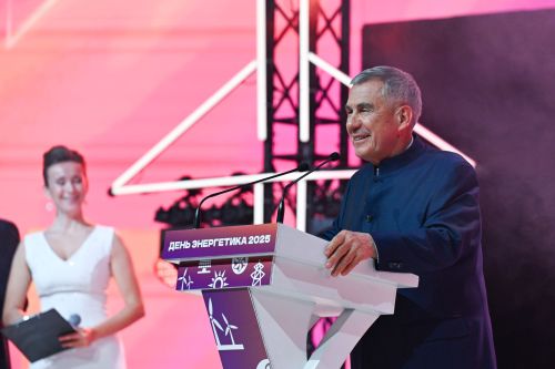 Минниханов вручил госнаграды отличившимся энергетикам Татарстана