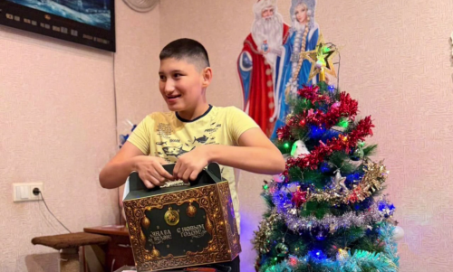 Рустам Минниханов подарил колонку 12-летнему участнику «Елки желаний»