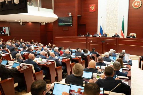 Здоровье, бюджет и бездомные животные: что обсудили депутаты Госсовета РТ на последней сессии