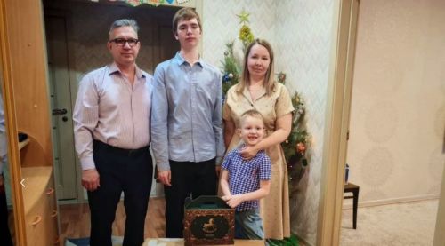 Рустам Минниханов подарил 5-летнему Егору из Челнов игровую кухню