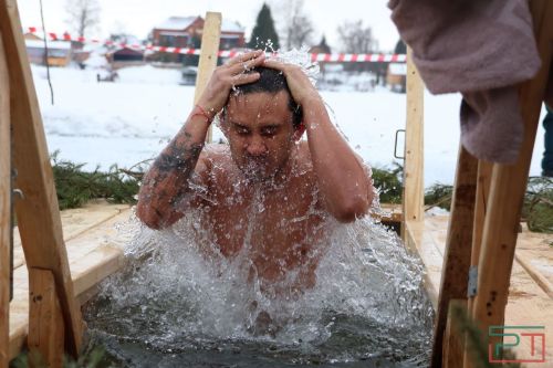 В проруби грехи не смоешь: казанский священник объяснил, что купаться на Крещение необязательно
