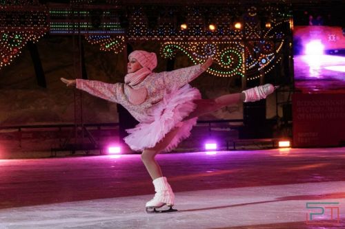 Чемпионы на открытом льду: Илья Авербух и Алексей Ягудин дали ледовое шоу в Казани